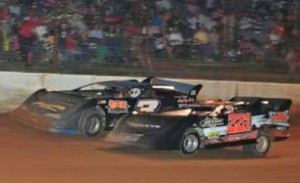 Tyler Allen (221) of Gulf Breeze, FL won in a photo finish on Saturday night in the SEC co-sanctioned NeSmith Chevrolet Weekly Racing Series race at Southern Raceway, edging out Cody Smith (3) of Holt, FL at the checkered flag by just a few inches.  Photo courtesy SEC Media