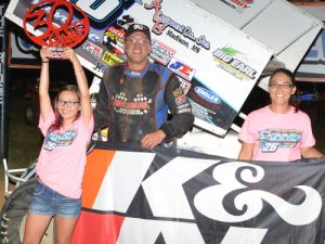 Marshall Skinner charged to his first USCS Sprint Car Series win of the season on Friday night at Crowley's Ridge Raceway.  Photo by Scott Frazier